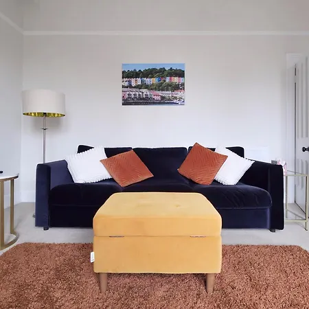 Peaceful & Pretty Clifton Apartment