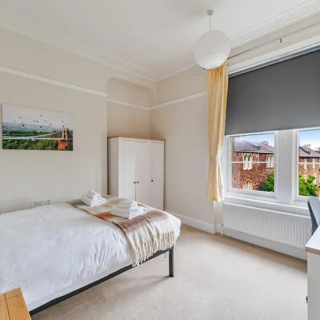 Peaceful & Pretty Clifton Apartment
