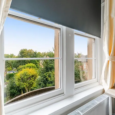 Peaceful & Pretty Clifton Apartment Bristol