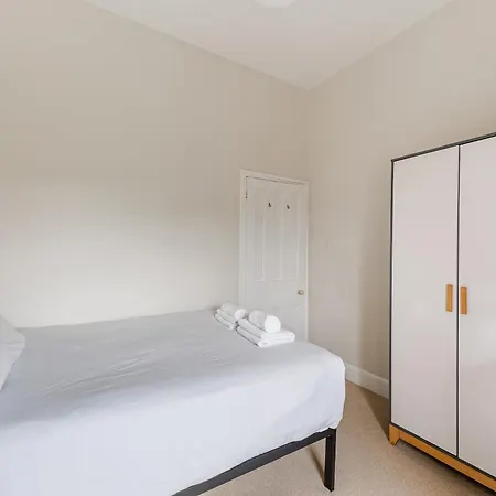 Peaceful & Pretty Clifton Apartment